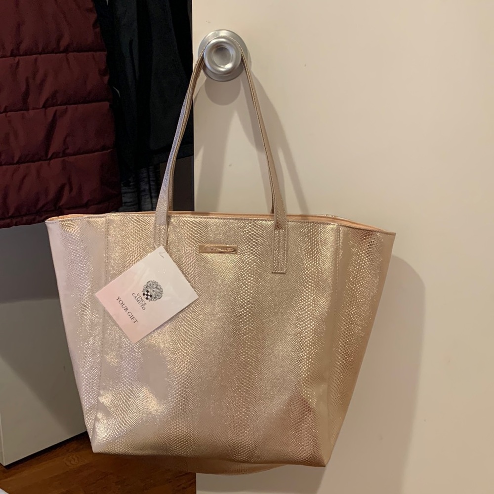 NWT authentic Vince Camuto bag!❤️